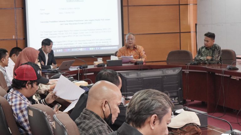 Senat Akademik UPI menyelenggarakan kegiatan Konferensi Pers Penjaringan Bakal Calon Anggota MWA UPI dari Unsur Masyarakat dan Tenaga Kependidikan UPI Periode 2025-2030 pada Senin, 7 Oktober 2024